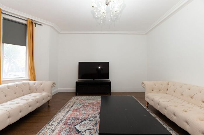 3 Bedroom Flat To Rent In Marylebone Road, London, NW1