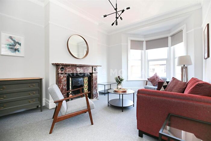 2 Bedroom Flat To Rent In Biddlestone Road, Heaton, Newcastle Upon Tyne, NE6