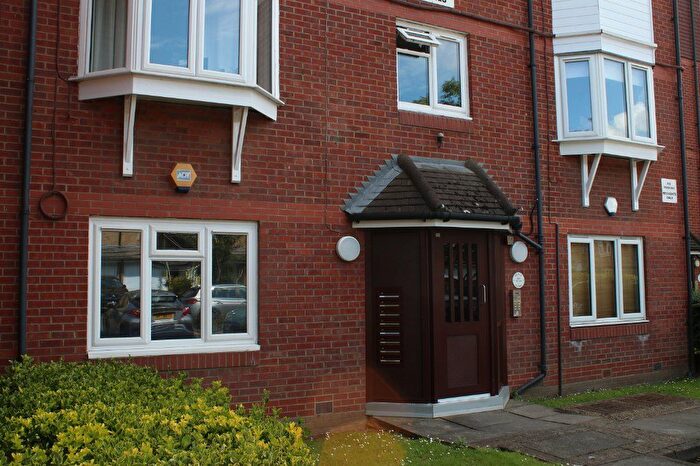 2 Bedroom Flat To Rent In Weald Close, London, SE16