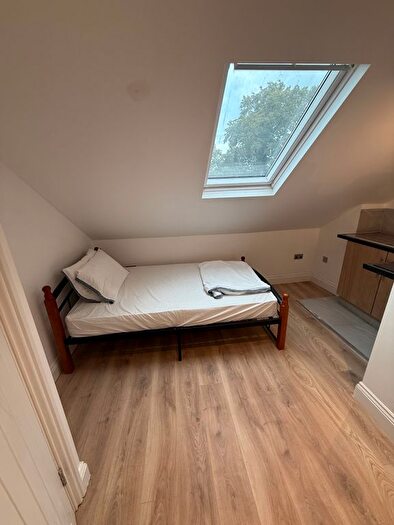 Studio To Rent In High Street Harlesden, London, NW10