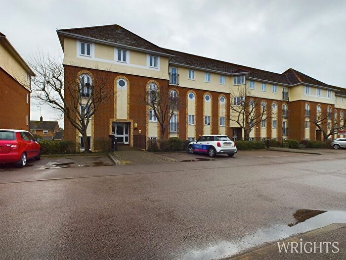 2 Bedroom Flat For Sale In Walsingham Close, Hatfield, AL10
