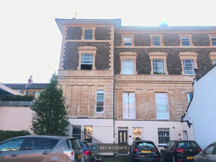 3 Bedroom Flat To Rent In Alma Vale Road, Bristol, BS8