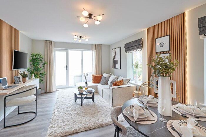 2 Bedroom Apartment For Sale In John Thornycroft Road, Southampton, Hampshire, SO19