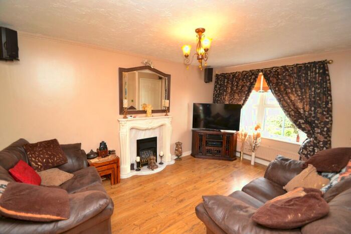3 Bedroom End Of Terrace House For Sale In The Mistal, Thackley, BD10