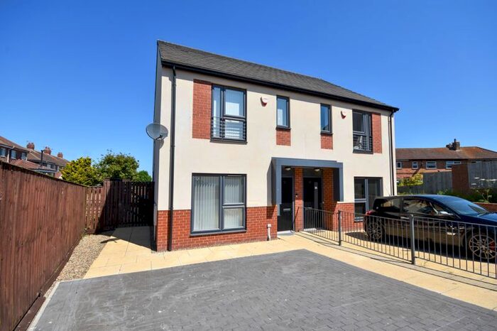 2 Bedroom Semi-Detached House To Rent In St. Peters Road, Whitby, YO22