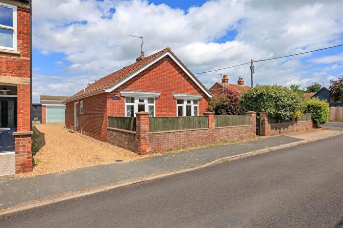 2 Bedroom Detached Bungalow For Sale In Mount Pleasant, Reydon, Southwold, IP18