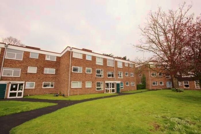 3 Bedroom Flat To Rent In Balmoral Court, Kidderminster, DY10