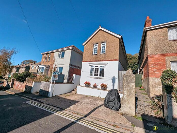 3 Bedroom Detached House For Sale In Colenutts Road, Ryde, PO33