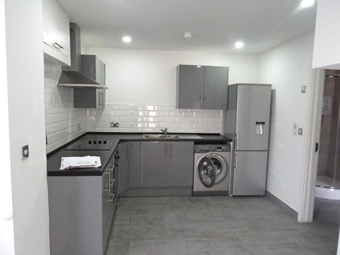 2 Bedroom Duplex To Rent In Corporation Road, Cardiff(City), CF11