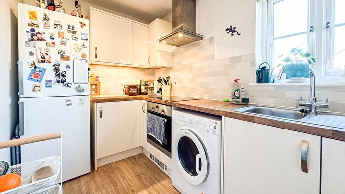 2 Bedroom Flat For Sale In Dickinsons Fields, Bedminster, BS3
