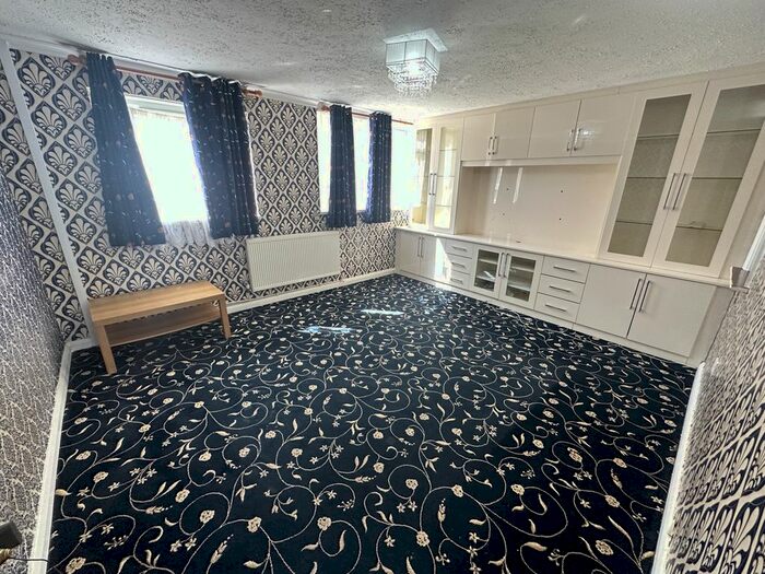 2 Bedroom Flat To Rent In Romney Court, Parkfield Drive, Northolt, Middlesex, UB5