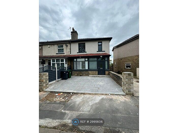 3 Bedroom End Terrace House To Rent In Hawes Road, Bradford, BD5