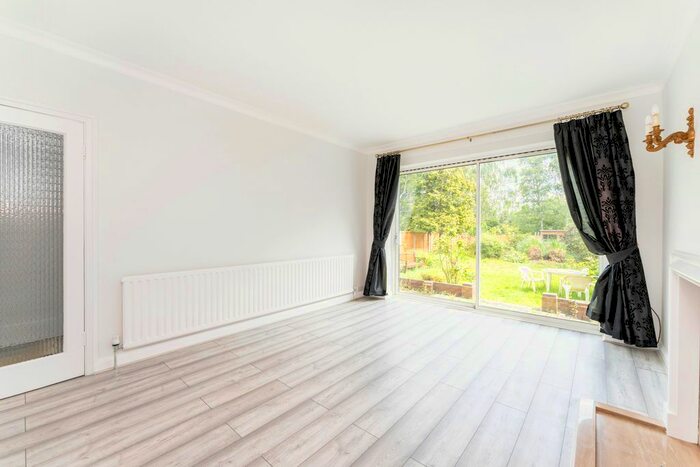 3 Bedroom Detached House To Rent In Corringway, Ealing, W5