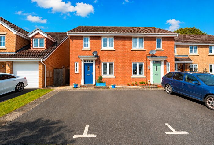 3 Bedroom Semi-Detached House For Sale In Neals Crescent In Grantham, NG31