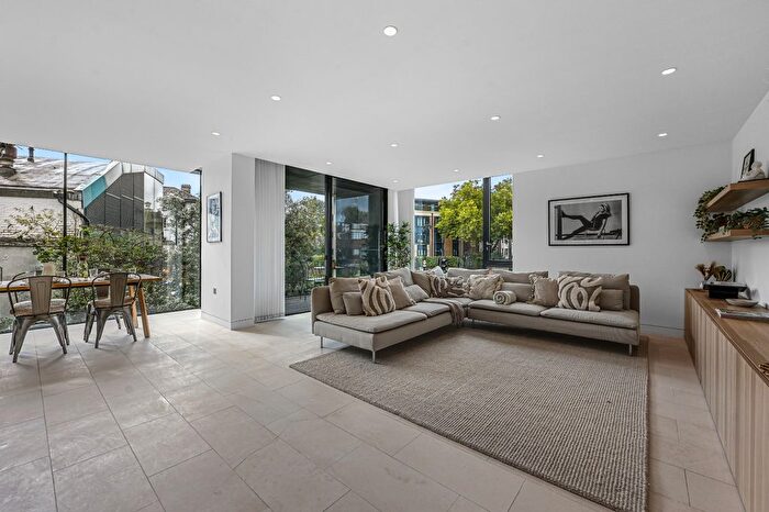 3 Bedroom Flat To Rent In Latitude House, Oval Road, Camden, London, NW1