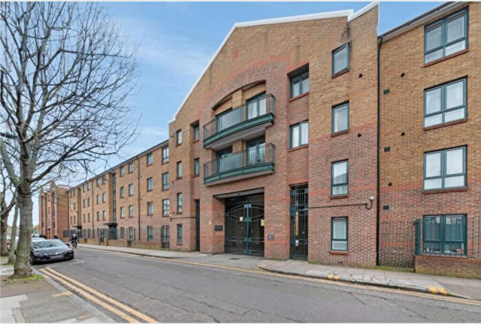 1 Bedroom Apartment To Rent In Kempton Court, Durward Street, E1