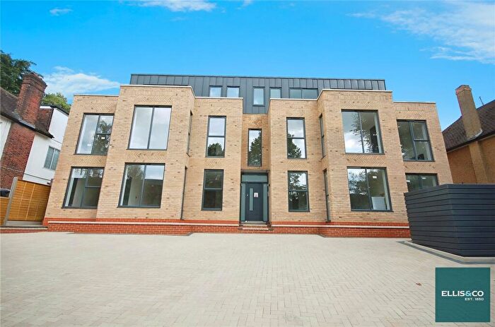 2 Bedroom Apartment To Rent In Woodside Grange Road, Woodside Park, N12