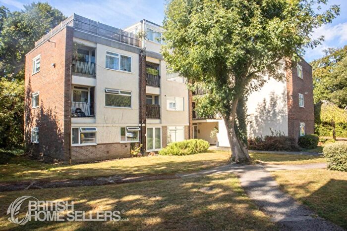Apartment For Sale In Dunraven Drive, Enfield, EN2