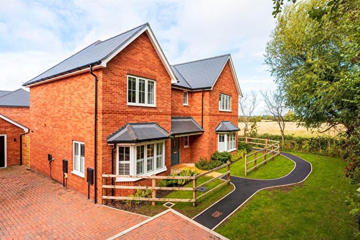 5 Bedroom Detached House For Sale In Broad Lays, Benson, OX10