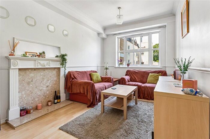 2 Bedroom Apartment For Sale In Cartwright Street, London., E1