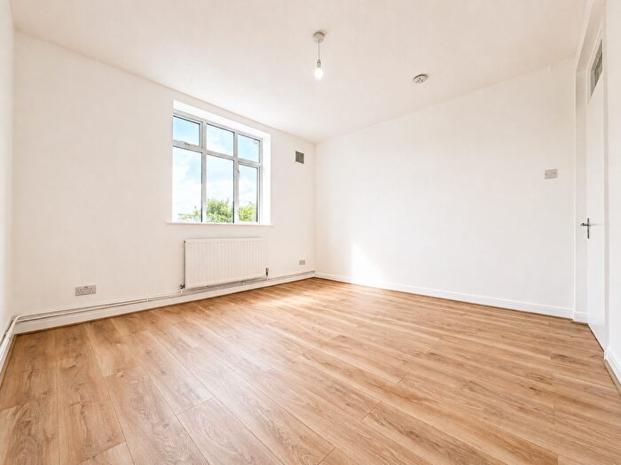 2 Bedroom Flat For Sale In Classic Mansions, Well Street, Hackney, London, E9 - Photo 11