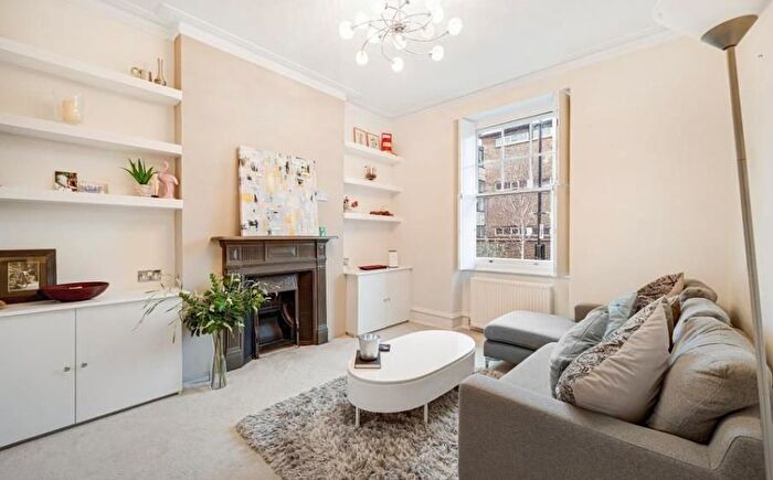 2 Bedroom Flat To Rent In George Street, Marylebone, London, W1U