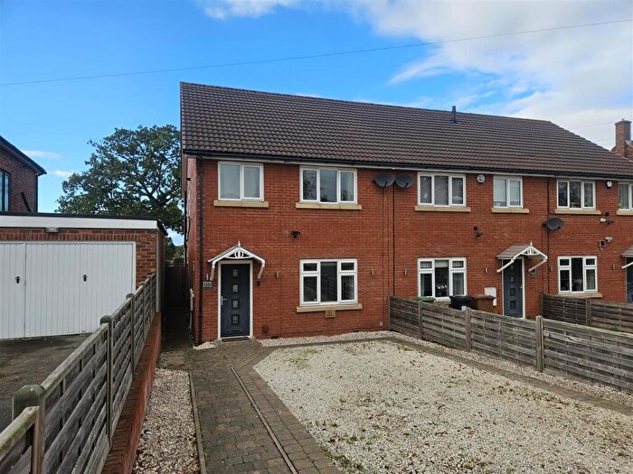 3 Bedroom End Of Terrace House For Sale In Old Lode Lane, Solihull, B92