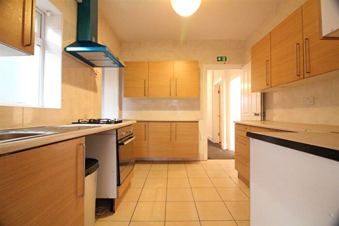 7 Bedroom Property To Rent In Great West Road, Isleworth, TW7