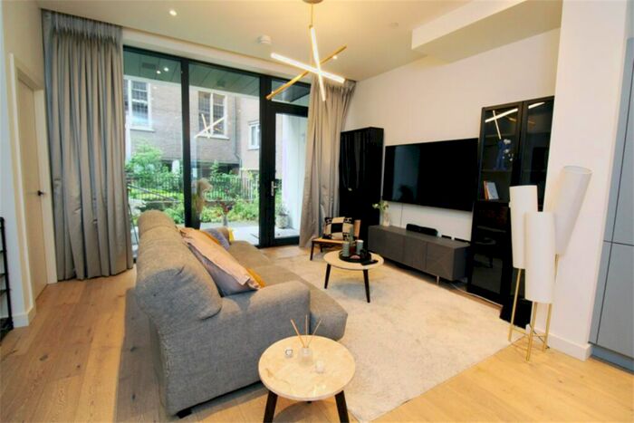 2 Bedroom Apartment To Rent In Clarendon Court, Golden Lane, EC1Y