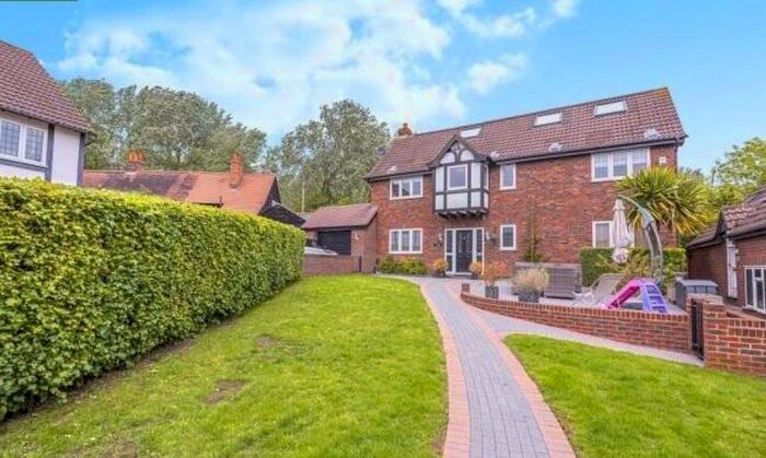 5 Bedroom Detached House To Rent In Draven Close Bromley, BR2