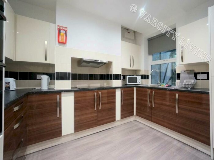 4 Bedroom House To Rent In Mountain View, Bangor, Gwynedd, LL57