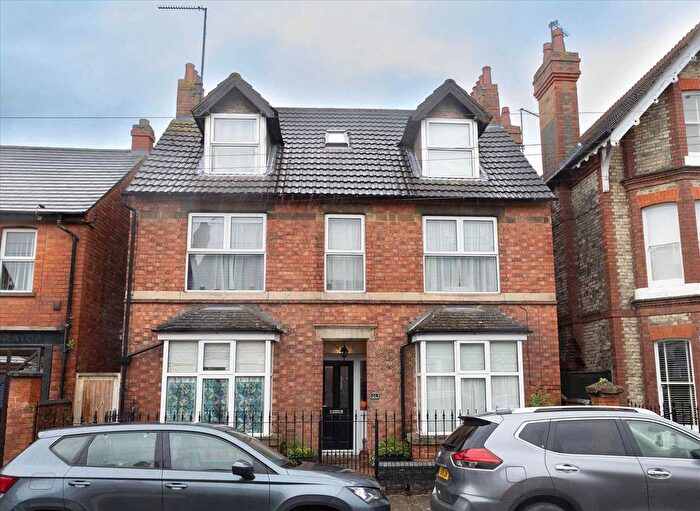 5 Bedroom Detached House For Sale In Tennyson Road, Kettering, NN16