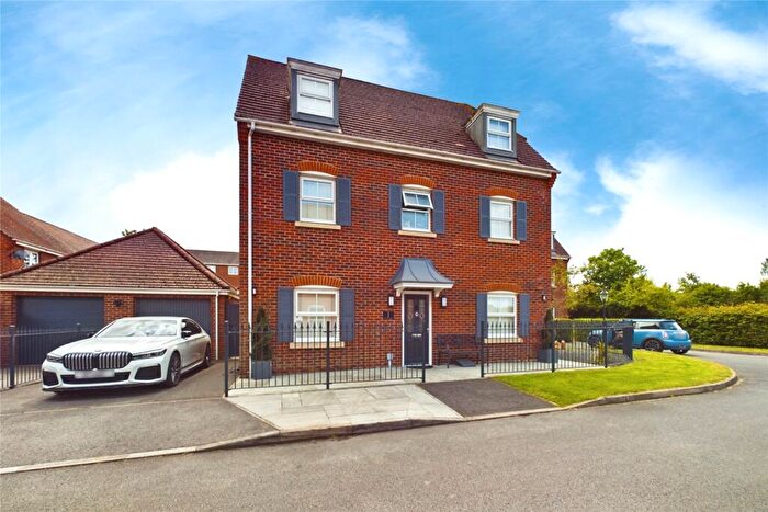 4 Bedroom Detached House For Sale In Cavalry Close, Thatcham, Berkshire, RG19