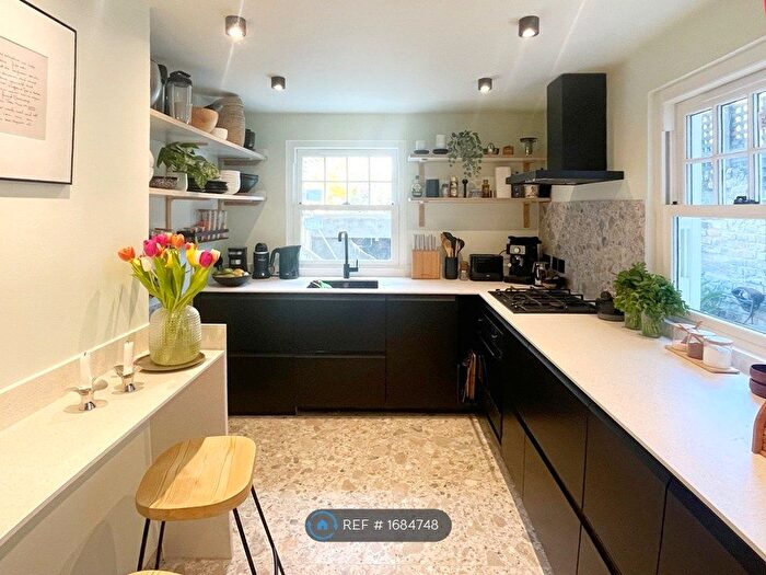 3 Bedroom Maisonette To Rent In Poole Road, London, E9