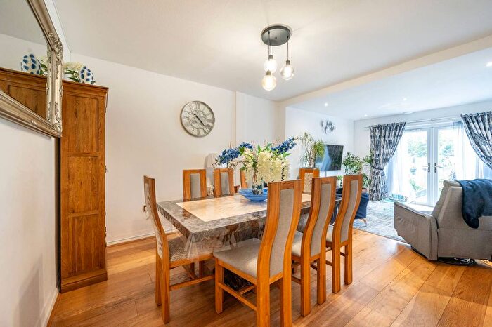 5 Bedroom Terraced House For Sale In Hall Lane, Chingford, London, E4