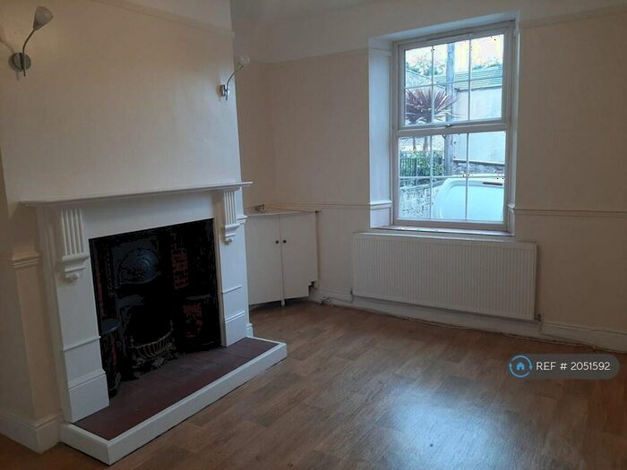 3 Bedroom Semi-Detached House To Rent In Clifton Bank, Rotherham, S60