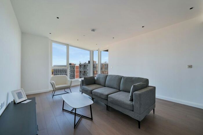 3 Bedroom Flat To Rent In Phoenix Court, Oval Village, London, SE11