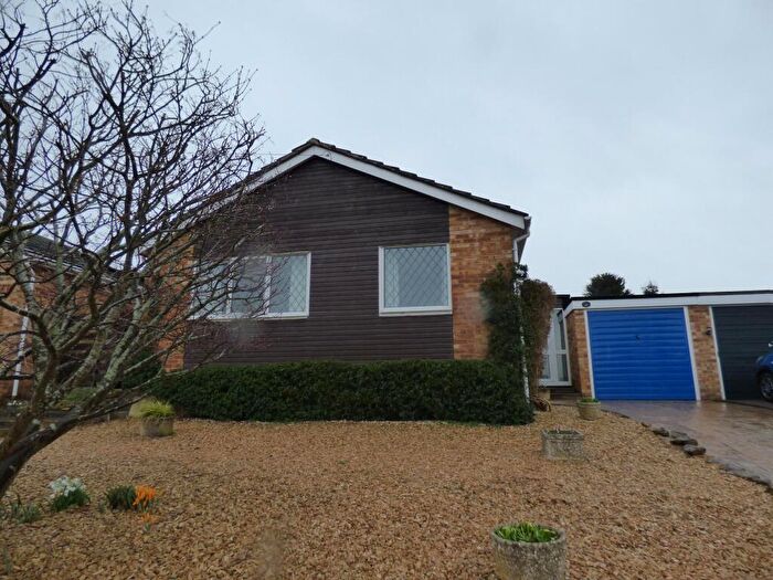 2 Bedroom Bungalow To Rent In St Johns Way, Hempton, OX15