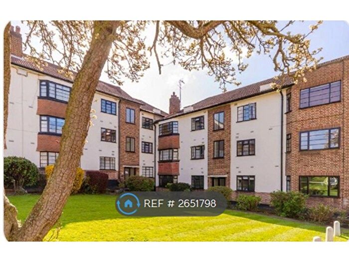 2 Bedroom Flat To Rent In Friern Park, London, N12