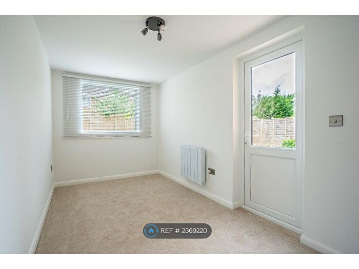 2 Bedroom Bungalow To Rent In Deerstone Way, Dunnington, York, YO19