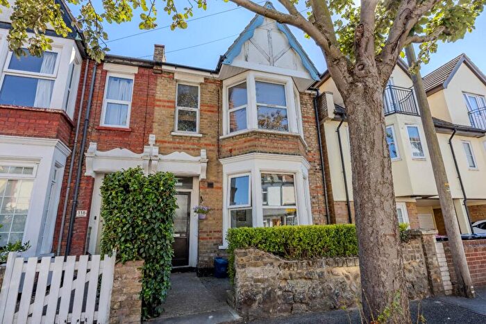 2 Bedroom Flat For Sale In Pall Mall, Leigh-On-Sea, SS9