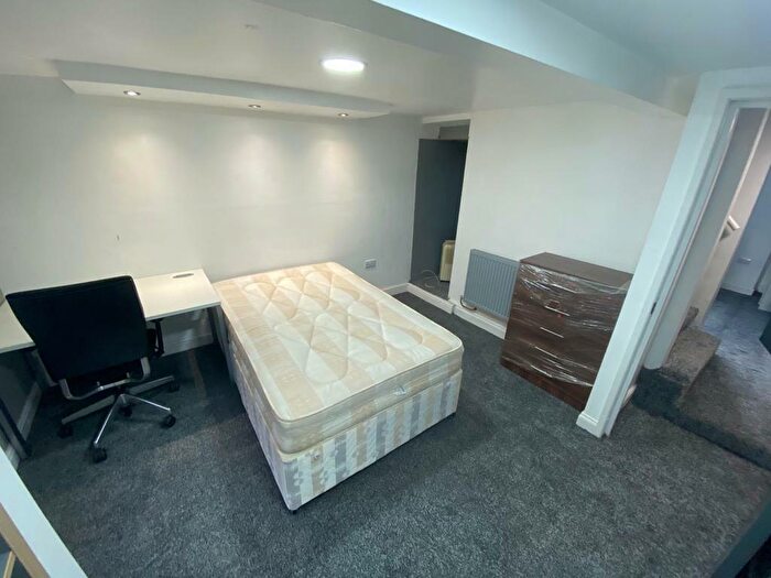 6 Bedroom Terraced House To Rent In Harold Terrace, Hyde Park, Leeds, LS6
