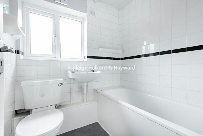 1 Bedroom Flat To Rent In Victoria Grove, London, N12