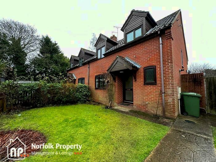 3 Bedroom Semi-Detached House To Rent In Honing, NR28