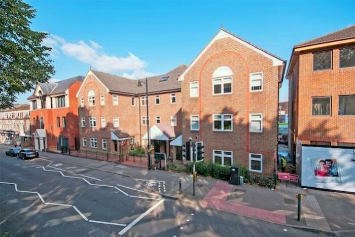 2 Bedroom Apartment To Rent In Reigate, Surrey, RH2