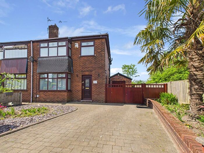 3 Bedroom Semi-Detached House To Rent In Parkfield Drive, Tyldesley, M29