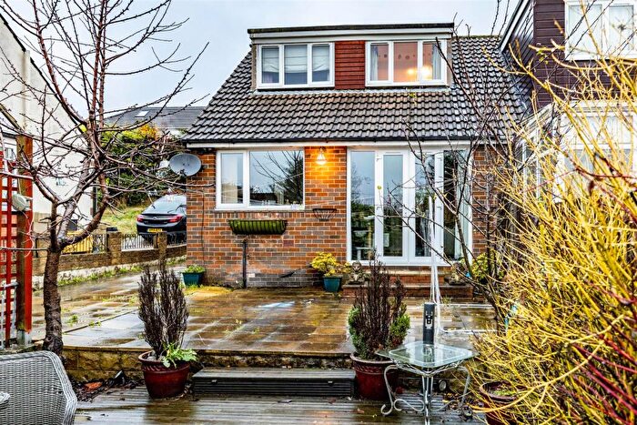 4 Bedroom Semi-Detached Bungalow For Sale In Hill View Gardens, Halifax, HX3
