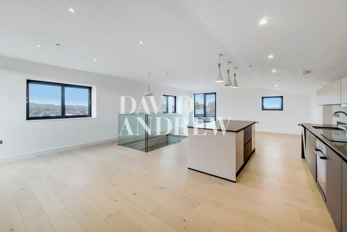 2 Bedroom Apartment To Rent In Tottenham Lane, London, N8