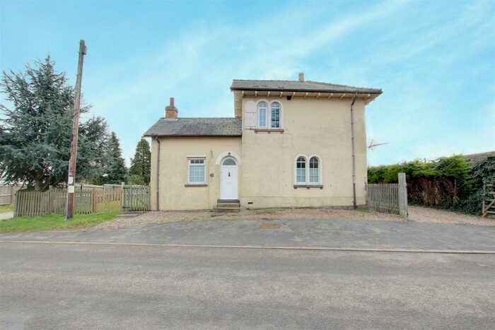 3 Bedroom Detached House For Sale In Station Road, Willoughby, LN13