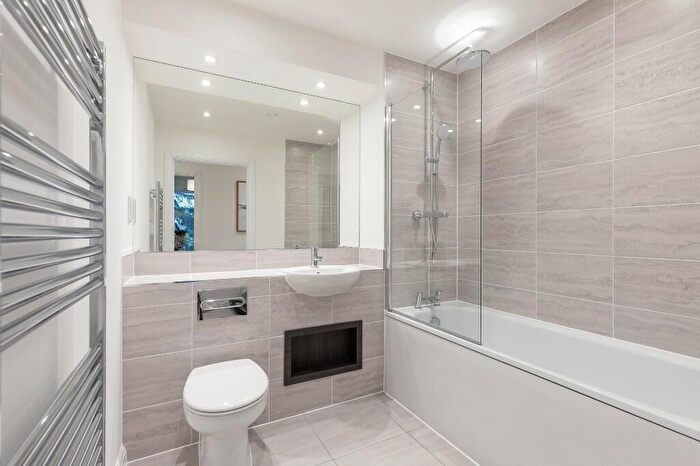 2 Bedroom Apartment For Sale In Copperhouse Green Lowfield Street Dartford, DA1
